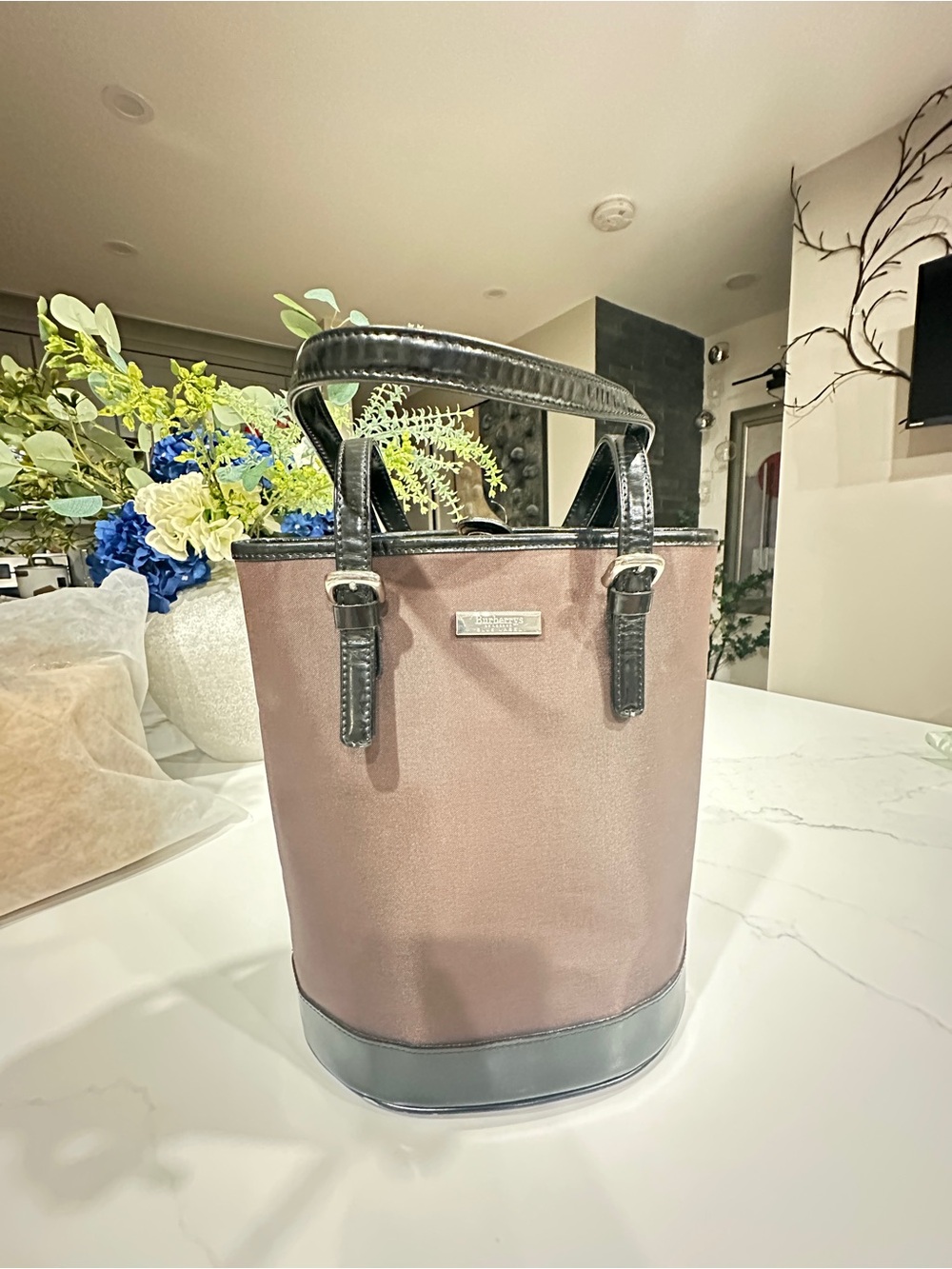 Burberry's bucket bag